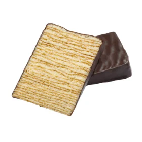 Sękacz Królewski w polewie 55 g bez opakowania – 2 cienkie kawałki sękacza w polewie z widocznym przekrojem ciasta – prezentacja produktu